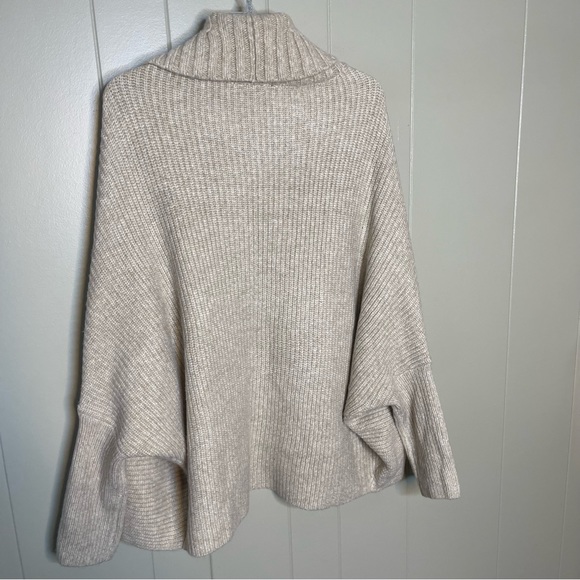 Express knit slouchy cream cardigan size small - Picture 3 of 9